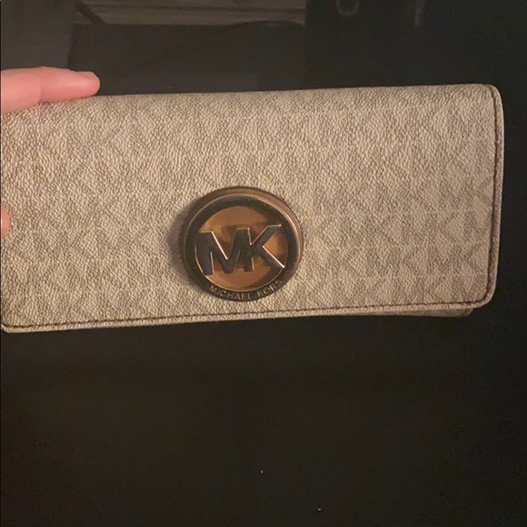 Michael Kors wallet - Picture 2 of 4